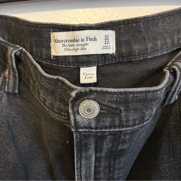 Abercrombie & Fitch • Curve Love ankle straight Jeans - Picture 5 of 7